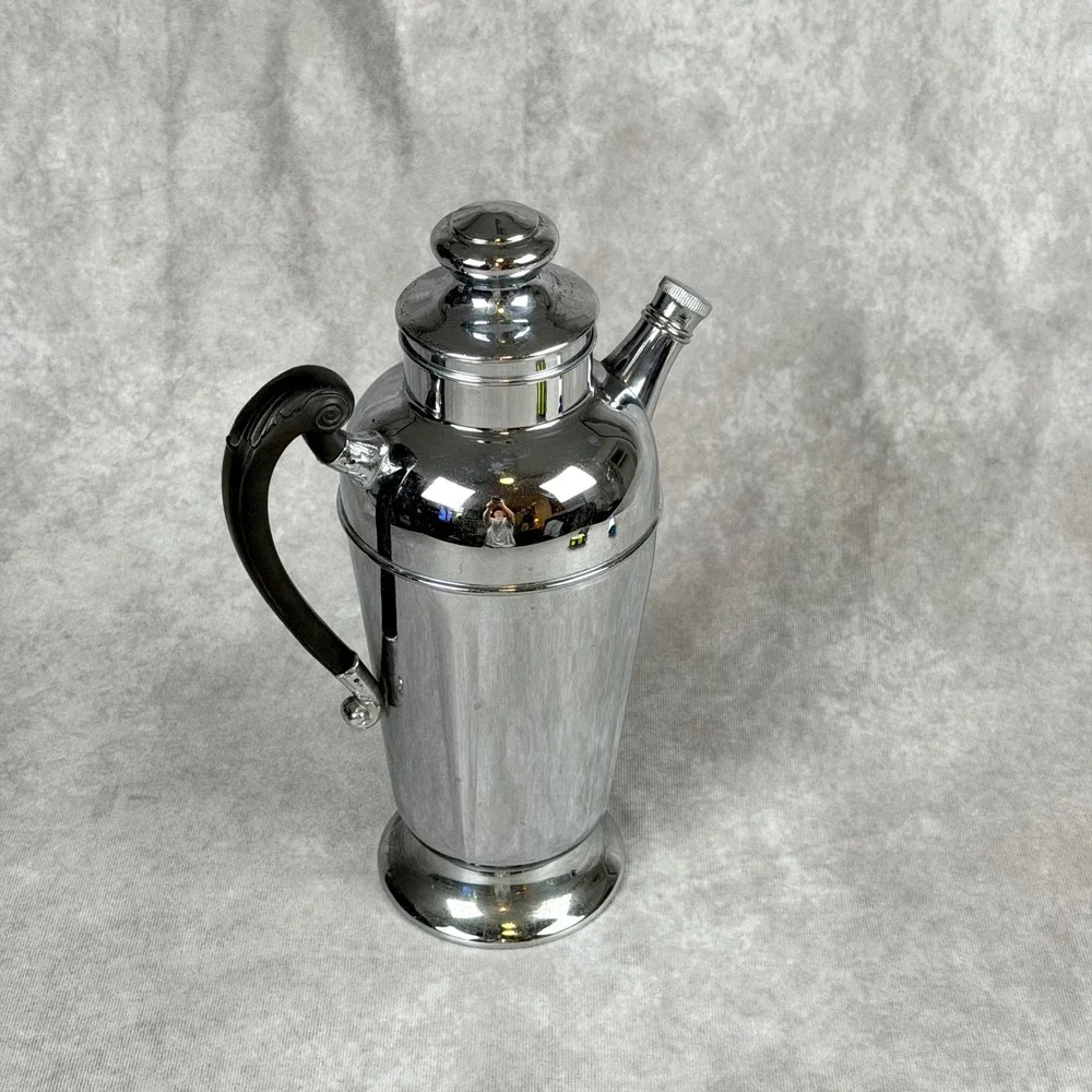 Vintage Art Deco Chrome Cocktail Shaker with Bakelite Handle Mid Century Barware